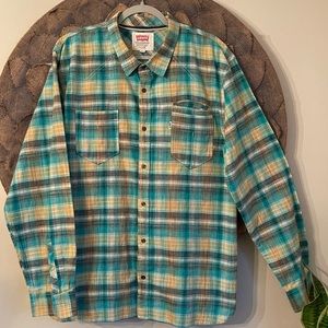 Levi’s Men’s Plaid Button Down Shirt..it a snug fitting XXL shirt.